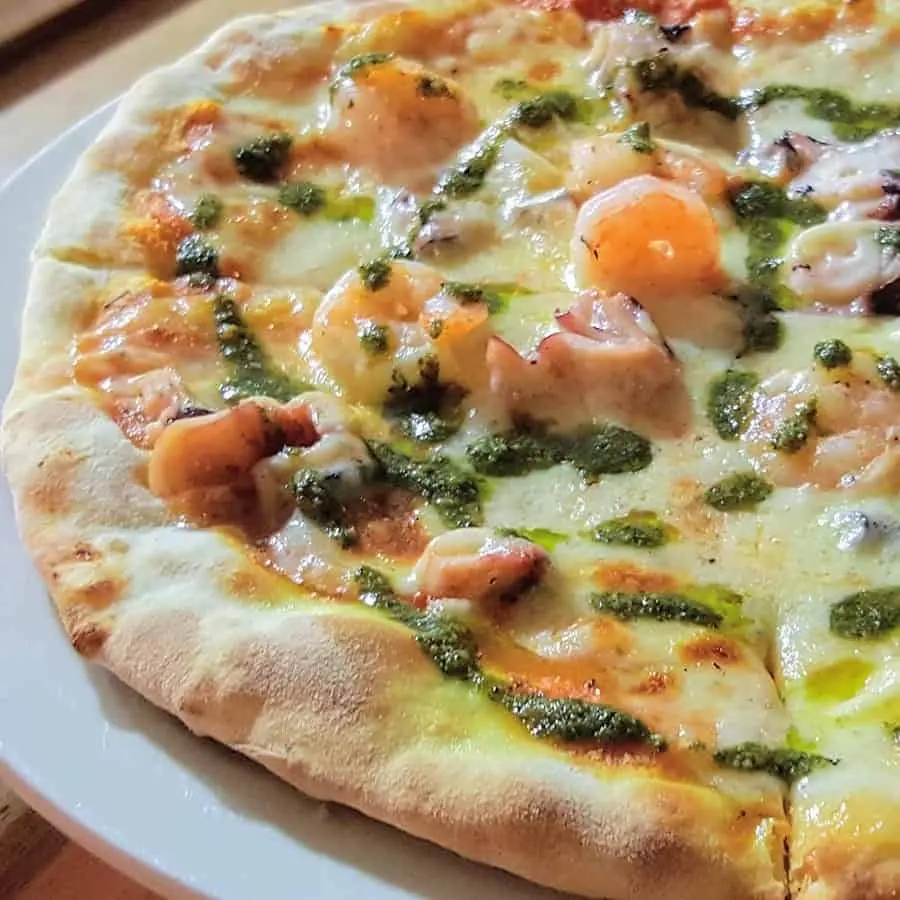 HEcotr LAvoe - Pizza con Mariscos del mar en Pizzeria Aguanile, Pizzeria en Cartagena