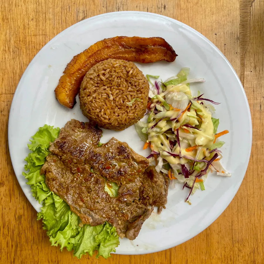 Churrasquito para almuerzo en Cartagena en Pizzeria Aguanile