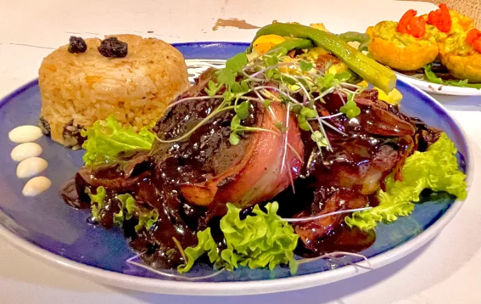 cena-de-san-silvestre-en-cartagena-filet-mignon-en-salsa-de-vino-tinto-y-champinones