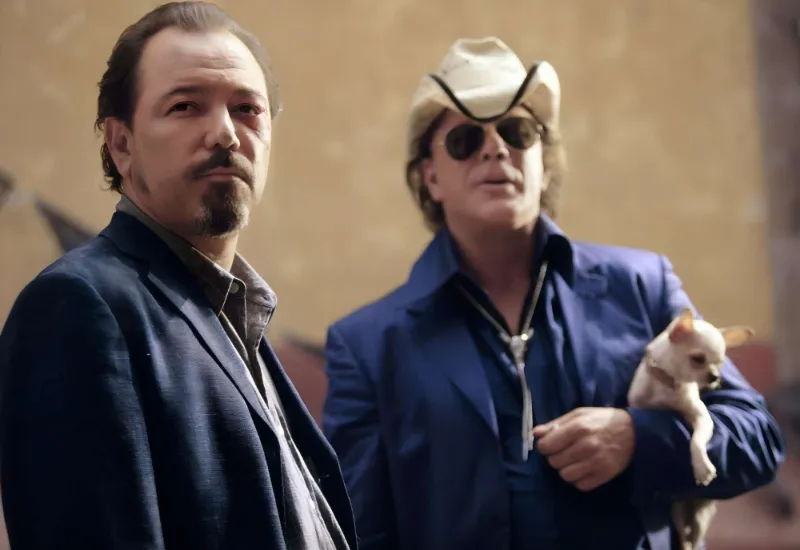 Ruben Blades y Mickey Rourke en la pelicula Once upon a time in Mexico